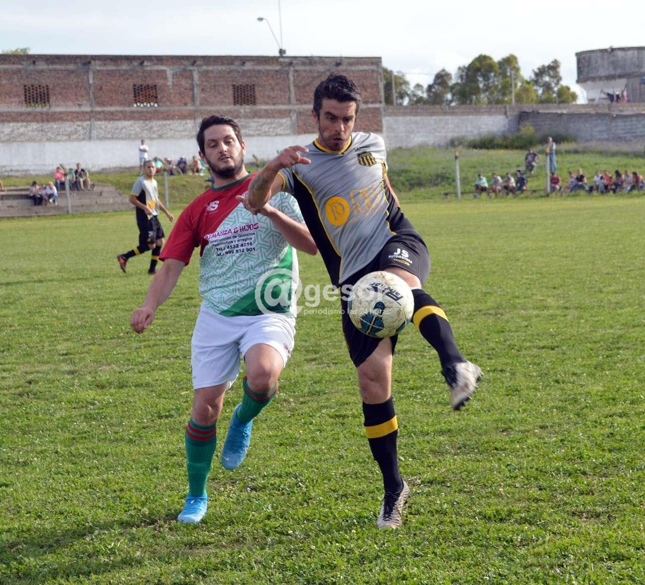 El aurinegro otra vez volvió a jugar casi 30 minutos con un hombre de más En la primera parte abundaron las polémicas y ahí casi cerró el juego.